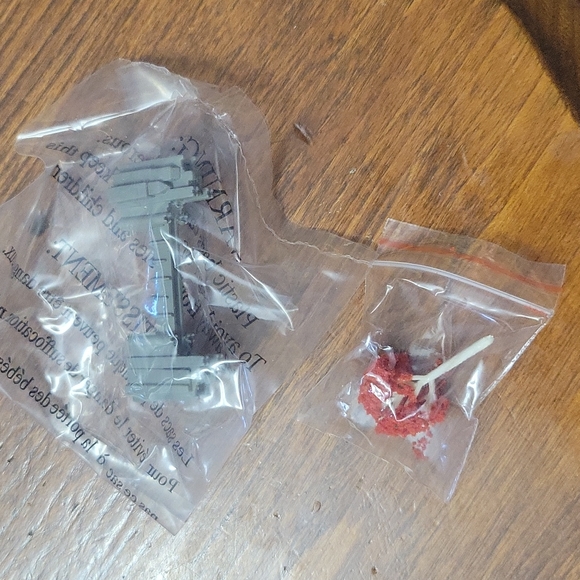 Like new Game of Thrones 4D "Puzzle of Westeros" - mostly unopened - Picture 5 of 11